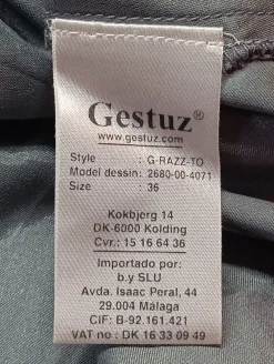 Tops><noscript><img width=