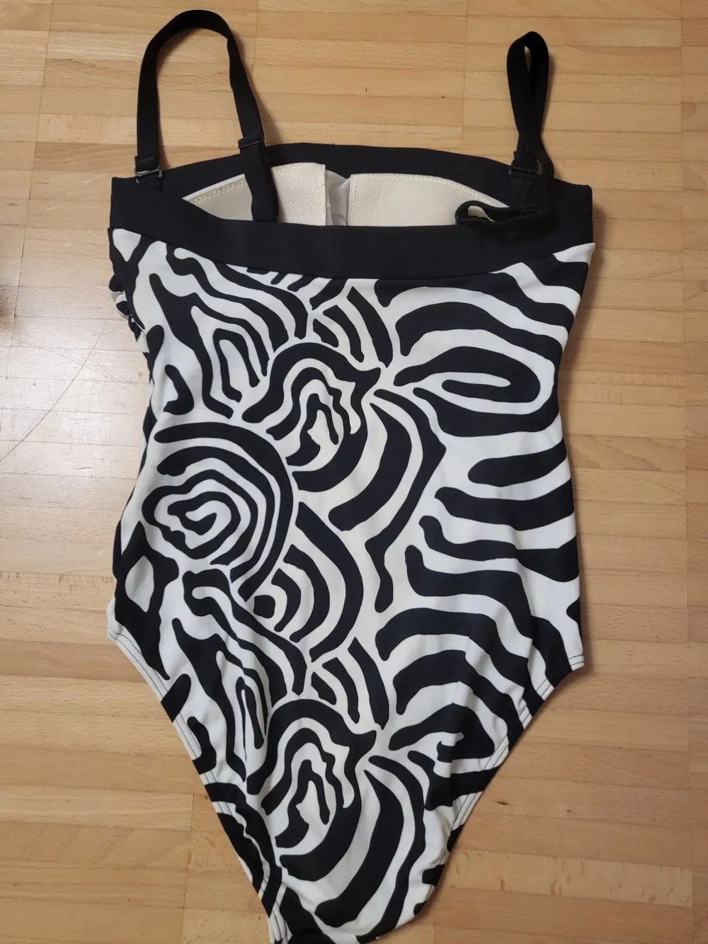 Bademode> Badeanzug Größe 38 mehrfarbig