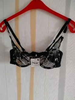 Dessous><noscript><img width=