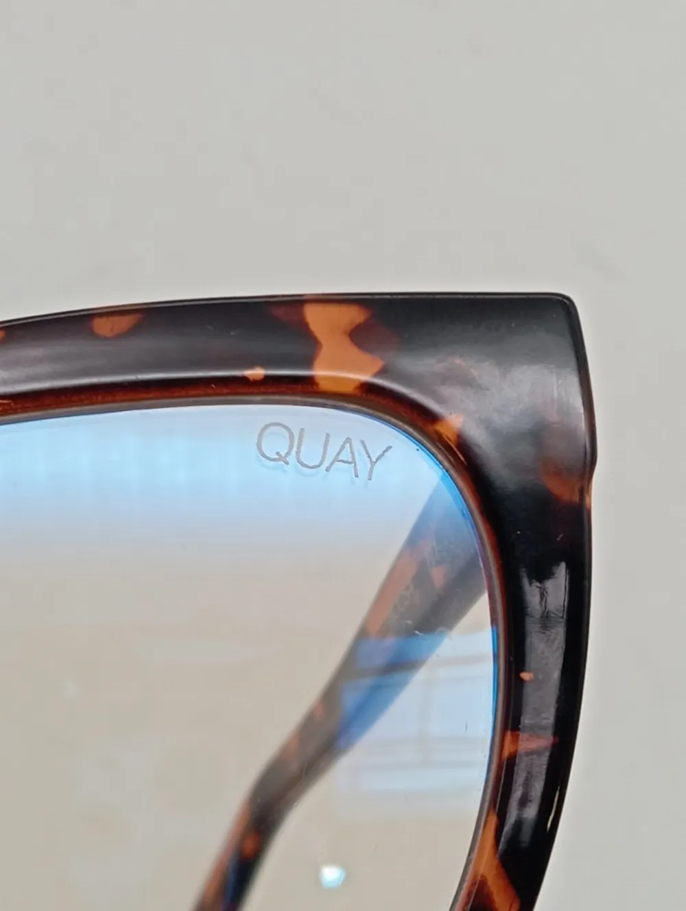 Brille-Quay Clearance