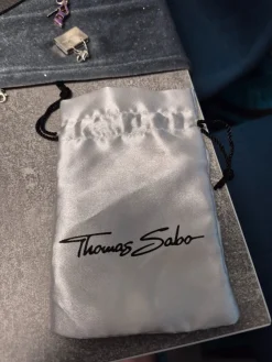 Charms><noscript><img width=