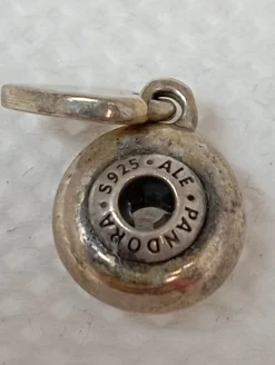 Charms><noscript><img width=