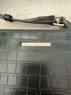 Clutches><noscript><img width=