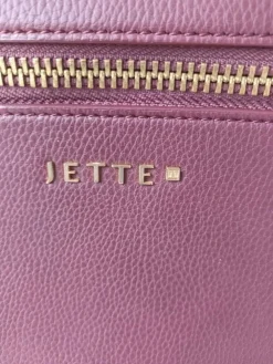 Clutches><noscript><img width=