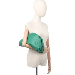 Clutch-Bottega Veneta Hot