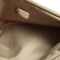 Clutches><noscript><img width=