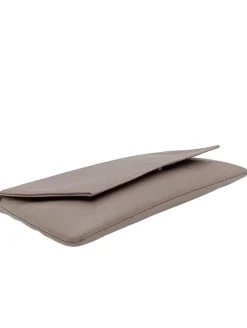 Clutches><noscript><img width=