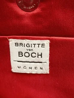 Clutches><noscript><img width=