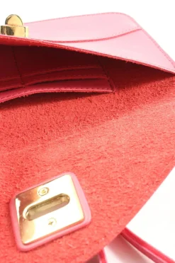 Clutches><noscript><img width=