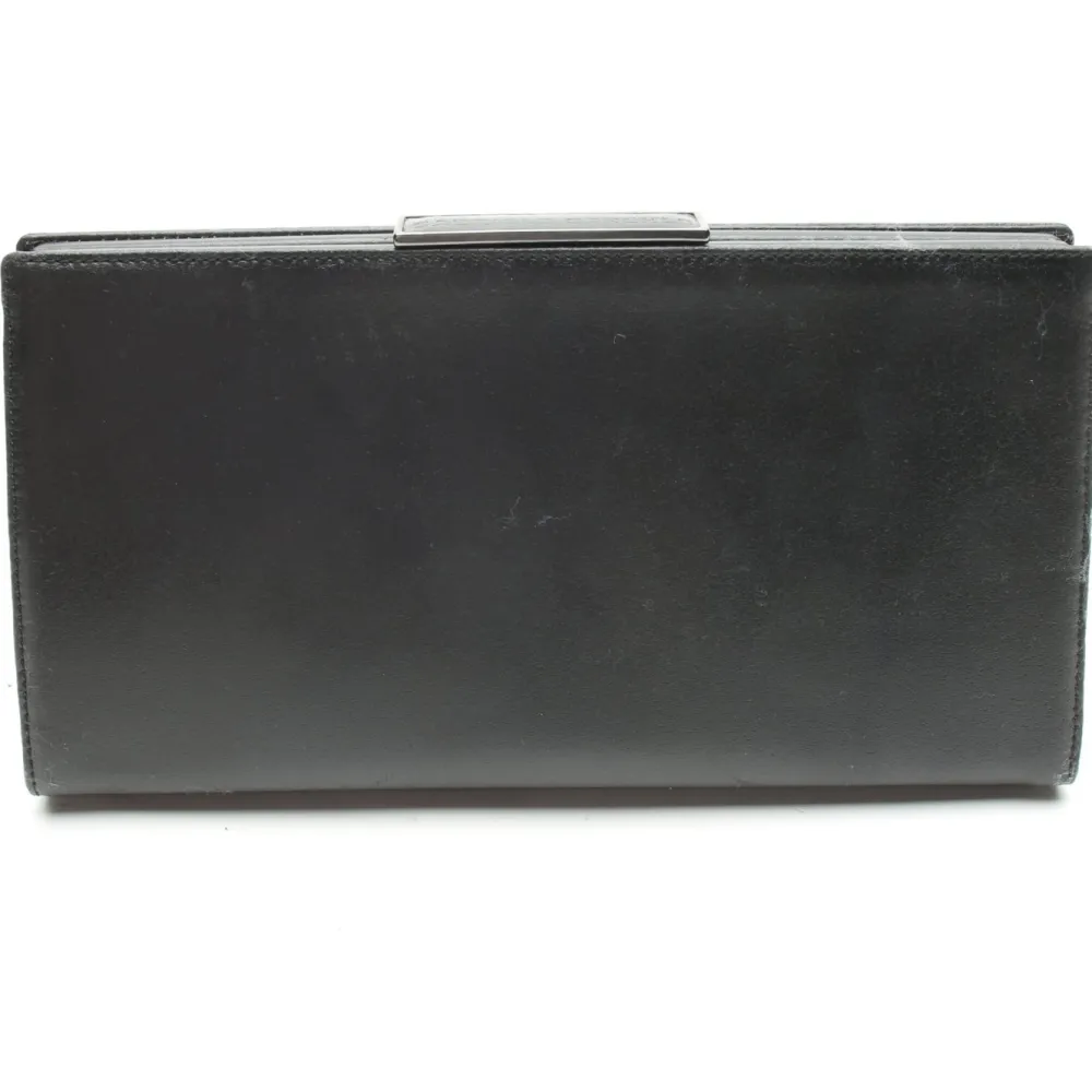 Clutch-Strenesse Online