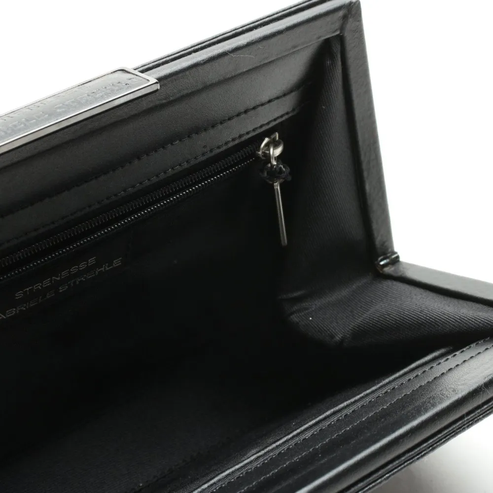 Clutch-Strenesse Online