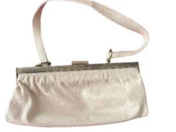 Clutches><noscript><img width=