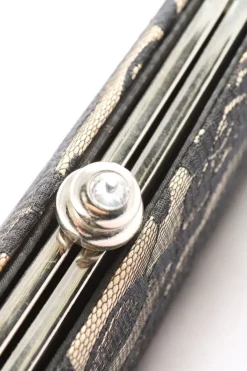 Clutches><noscript><img width=