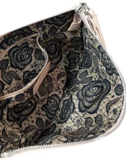 Clutches><noscript><img width=