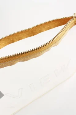 Clutches><noscript><img width=