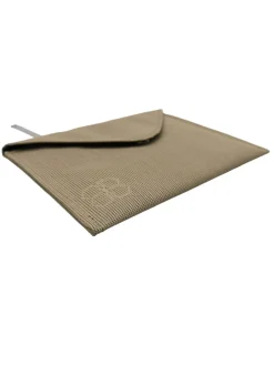 Clutches><noscript><img width=