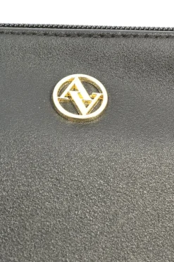 Clutches><noscript><img width=