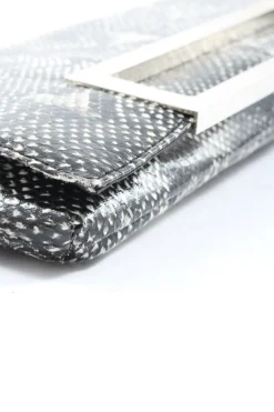 Clutches><noscript><img width=