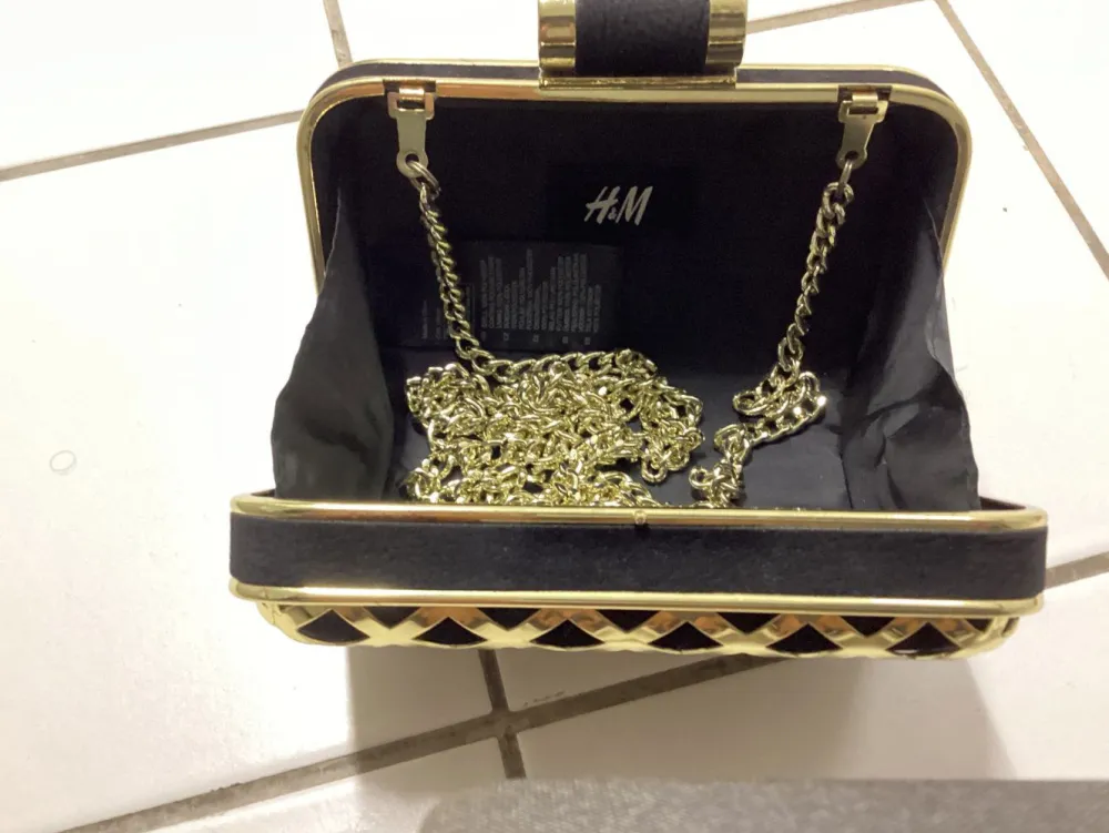 Clutches>H&M Clutch goldfarben