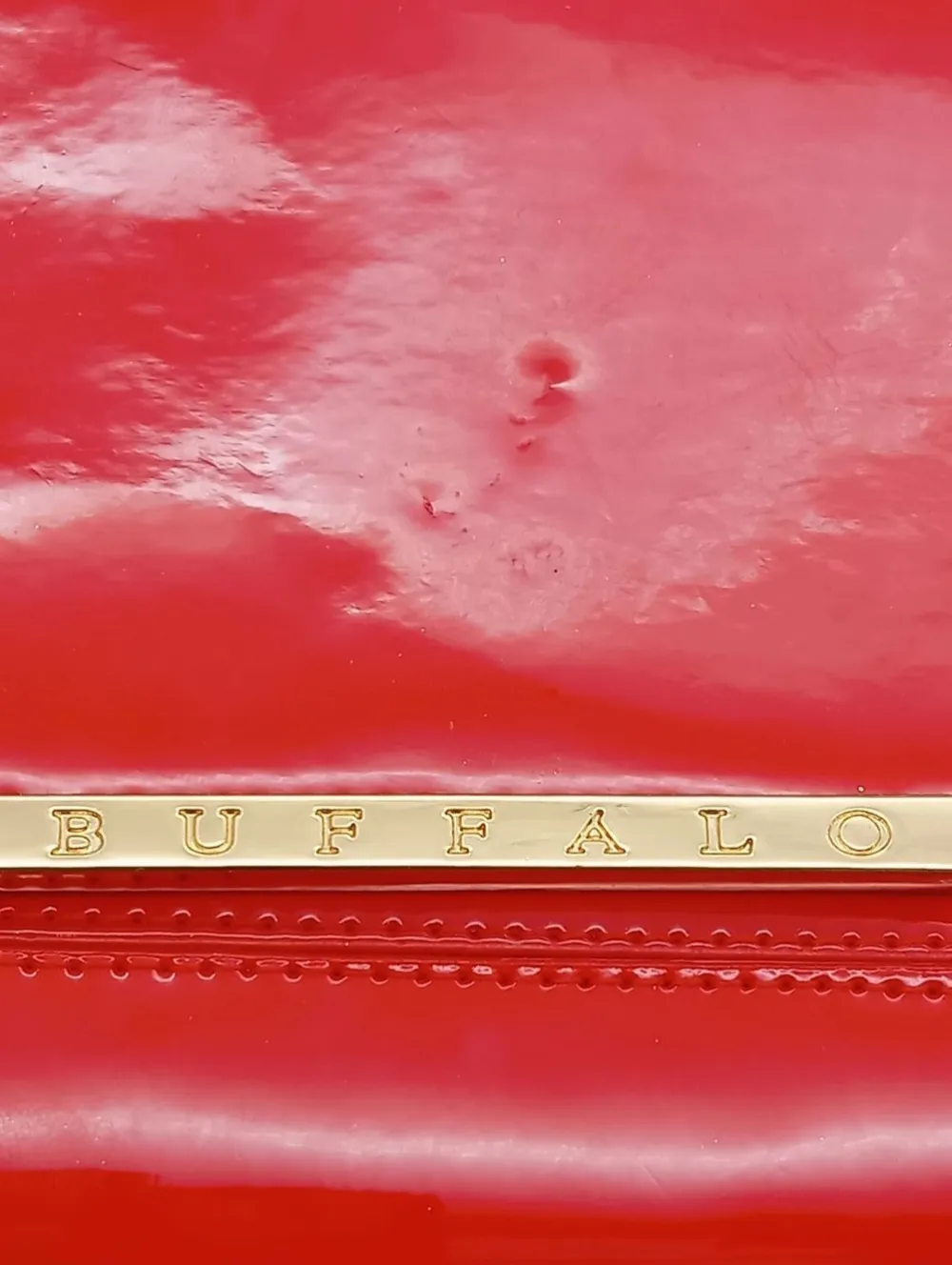 Clutches>Buffalo Clutch rot