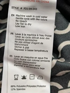 Tops><noscript><img width=