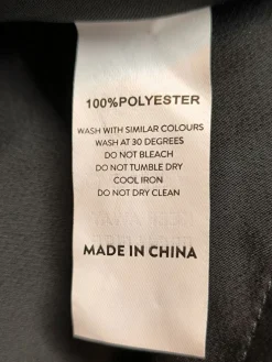 Tops><noscript><img width=