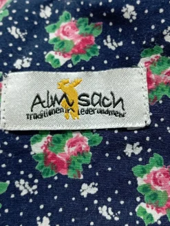 Trachtenmode><noscript><img width=