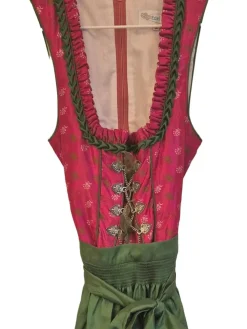 Trachtenmode><noscript><img width=