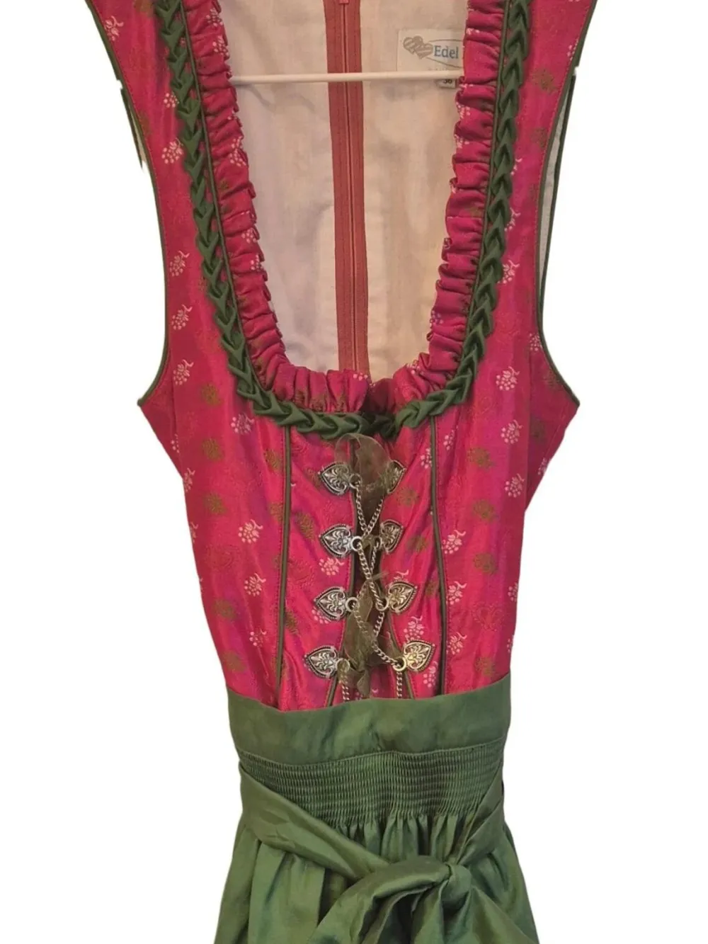 Trachtenmode> Dirndl Größe 36 mehrfarbig