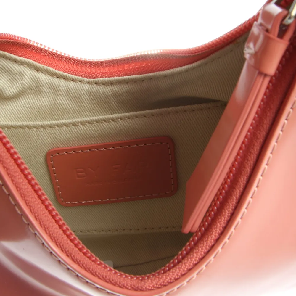 Handtasche-By Far Hot