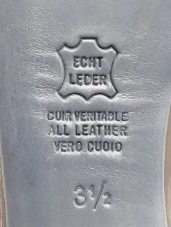 Pumps><noscript><img width=