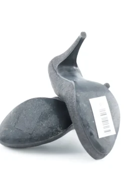 Pumps><noscript><img width=