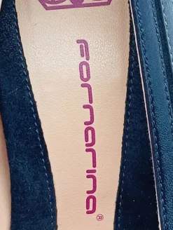 Pumps><noscript><img width=