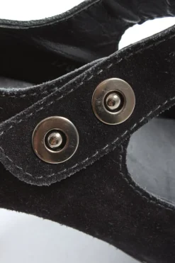 Pumps><noscript><img width=