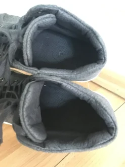 Sneaker><noscript><img width=