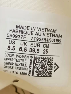 Sneaker><noscript><img width=