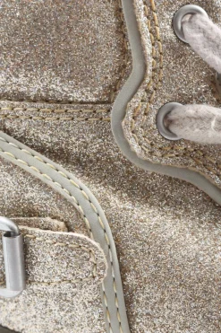 Sneaker><noscript><img width=