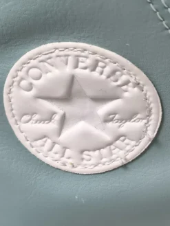 Sneaker><noscript><img width=