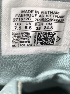 Sneaker><noscript><img width=