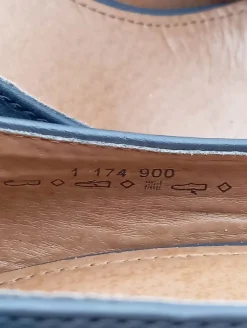 Pumps><noscript><img width=