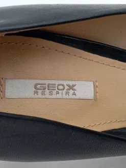 Pumps><noscript><img width=