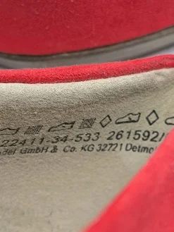 Pumps><noscript><img width=