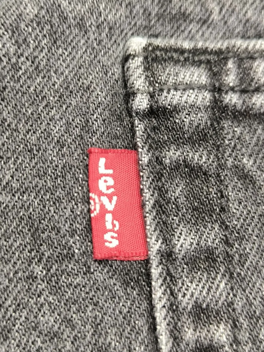 Kurze Hosen>Leviu2019s Jeansshorts Größe 36 hellgrau