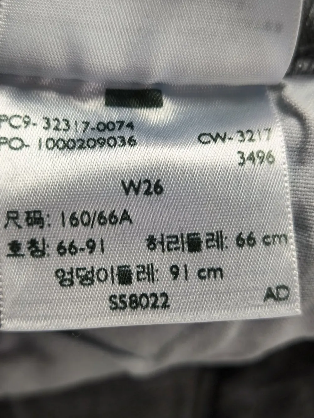 Kurze Hosen>Leviu2019s Jeansshorts Größe 36 hellgrau