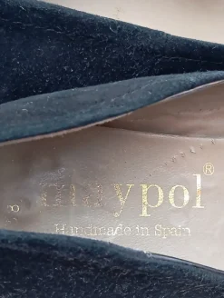 Pumps><noscript><img width=