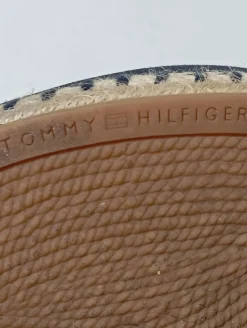 Pumps><noscript><img width=