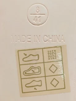 Pumps><noscript><img width=