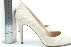 Pumps><noscript><img width=