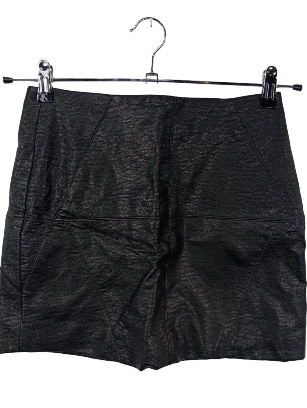 Röcke>H&M Kunstlederrock Größe 34 schwarz