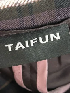 Blazer><noscript><img width=